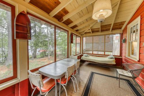 Sweet 2 Bedroom Cottage - image 5