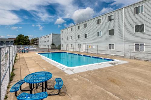 Dolphin Manor - image 5