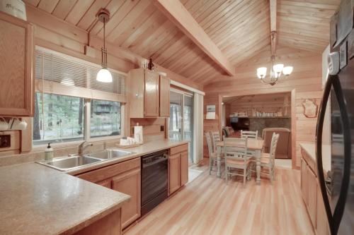 Otter Lane 11 | Discover Sunriver - image 6