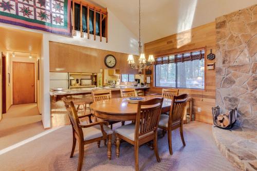 Otter Lane 12 | Discover Sunriver - image 4