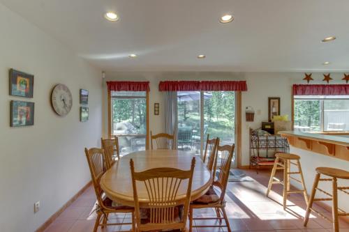Redwood Lane 08 | Discover Sunriver - image 3