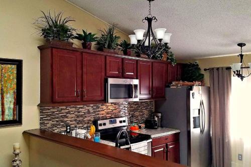 C3 Large Private Master Room & Bath with 55" TV near Olympia