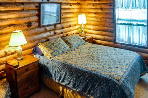 Log Home on Lopez-Spencer Spit - main image