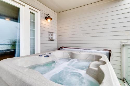 Palm Beach At Rockaway Beach - image 4