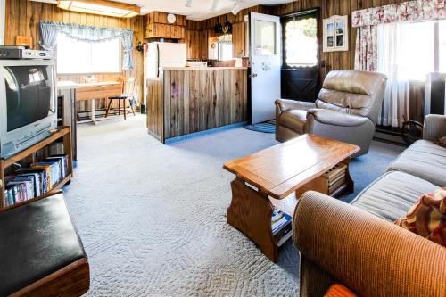 Scenic Bay Float Home Hideaway - main image