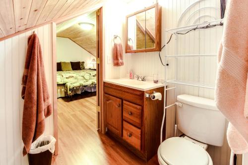 Scenic Bay Float Home Hideaway - image 3