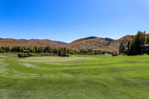 Single Level Ranch Condo in Elkhorn - image 9