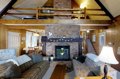 Southern Point Cottage at Inselheim Road in South Hero, USA