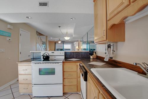 White Sands Bay Front Pensacola Condo - main image