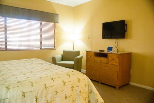 Desert Isle Resort a VRI resort - image 2