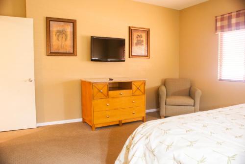 Desert Isle Resort a VRI resort - image 5