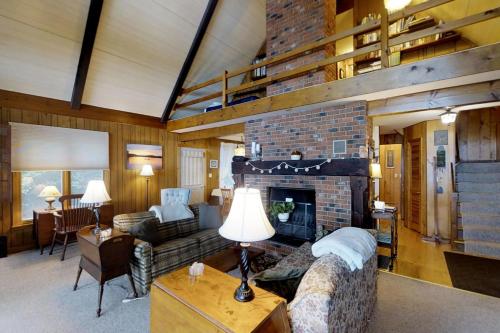 Southern Point Cottage at Inselheim Road in South Hero, USA