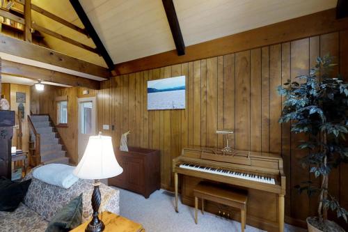Southern Point Cottage at Inselheim Road in South Hero, USA