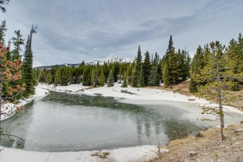 Lone Walker Home in Big Sky, USA