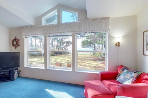 The Beach House at Yaquina Head - image 3