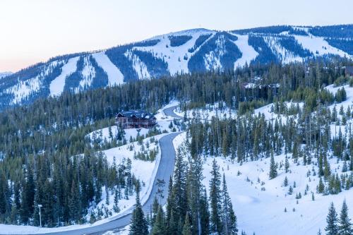Lone Walker Home in Big Sky, USA