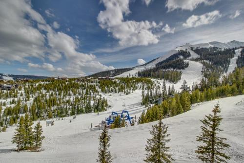 Lone Walker Home in Big Sky, USA