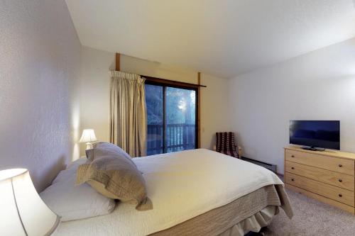 Living Pines Condominium - image 9