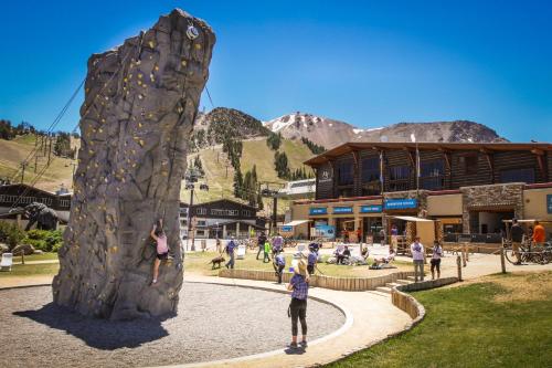 Lodestar Cabins