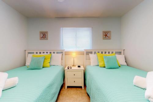 Turquoise Paradise West - main image