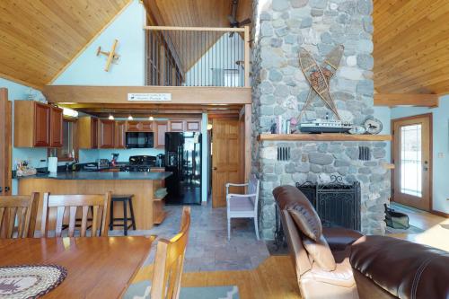 Lakeside Chalet - image 7