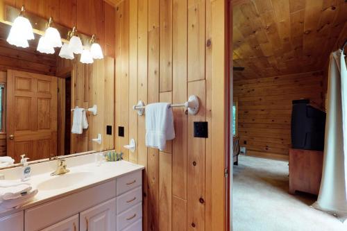 The Harfords Point Lodge - image 6