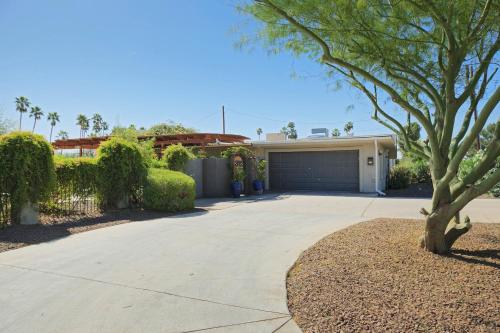 Camelback Garden - image 5