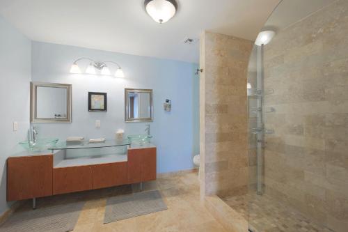Camelback Garden - image 6