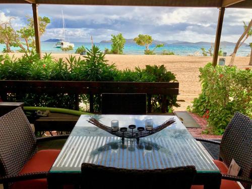 Sapphire del Mar B-106 Ocean Front Beach Level in 雷德胡克