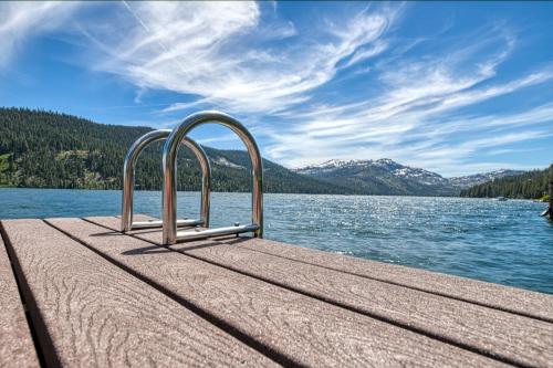 Lake Front Family Home at Donner