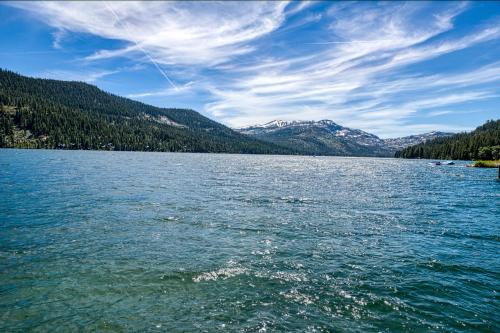 Lake Front Family Home at Donner