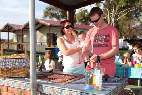 Warrnambool Motel and Holiday Park