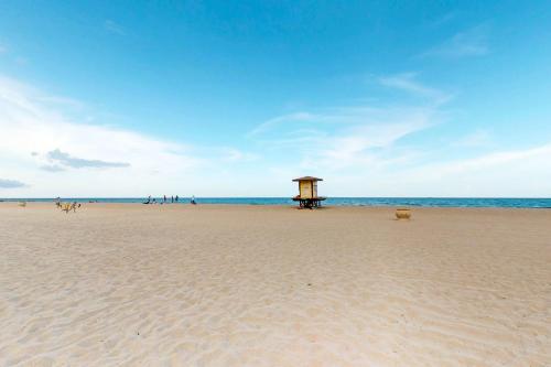 Beachside Living Condo - image 9