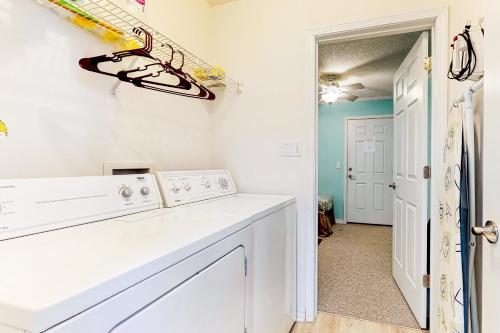 5 Bed 2 Bath Vacation home in Destin - image 3