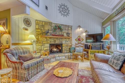 Creekside Court 137 - main image