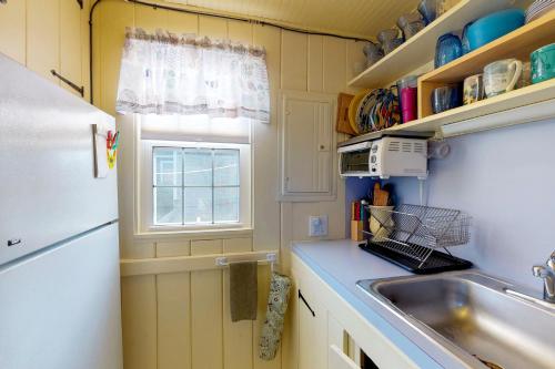 Sea Coast Cottage - main image