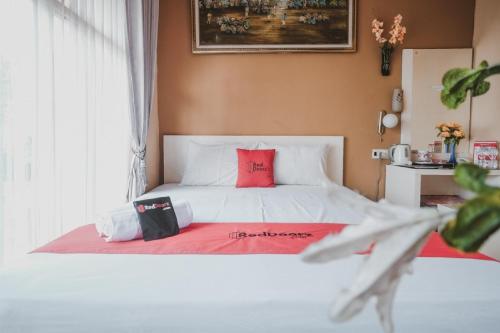 RedDoorz Plus near Plaza Ambarukmo Yogyakarta
