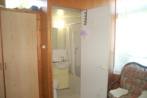 Bathroom, 東のオズ in Higashi