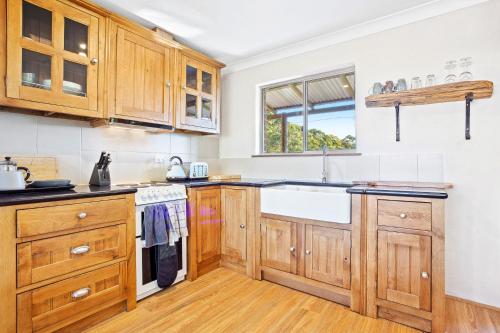 Braeside Cabin Three Parsonsia in Central Tilba