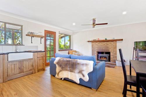 Braeside Cabin Three Parsonsia in Central Tilba