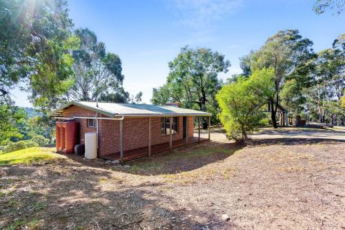 Braeside Cabin Three Parsonsia in Central Tilba