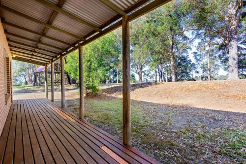 Braeside Cabin Three Parsonsia in Central Tilba