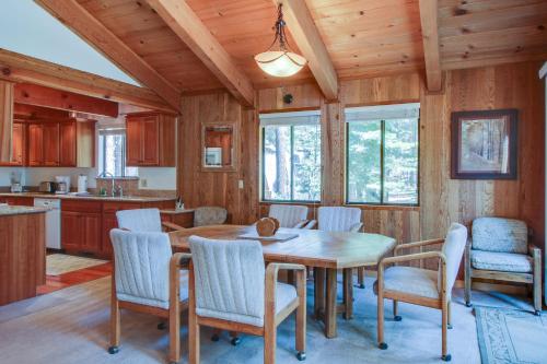 Beaver Pond Northstar Luxury Chalet with Hot Tub - image 5