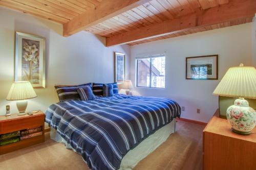 Beaver Pond Northstar Luxury Chalet with Hot Tub - image 8