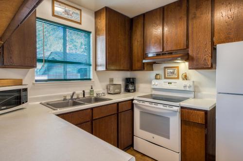Spruce Grove Steamer Tahoe Cabin Condo - main image
