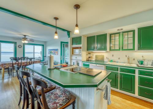 Home Away from Home + Studio in North Hero, USA