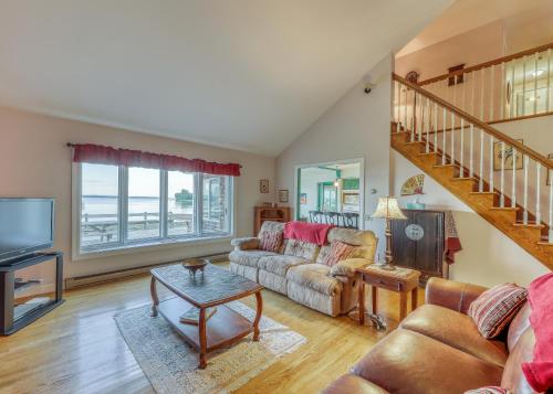 Home Away from Home + Studio in North Hero, USA