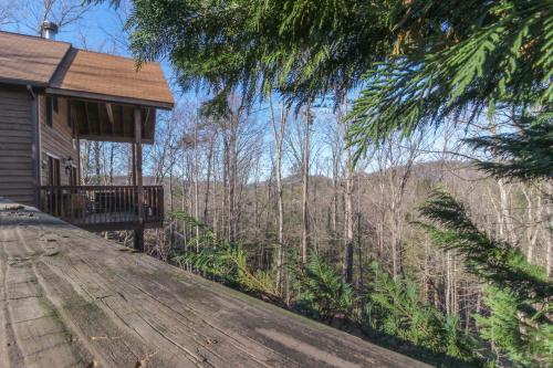 Mountain Breeze Cabin - image 2