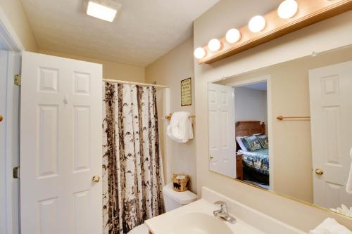 Mountain Breeze Cabin - image 4