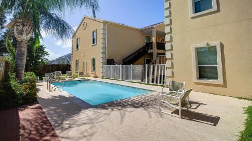 Escape Condominiums #8